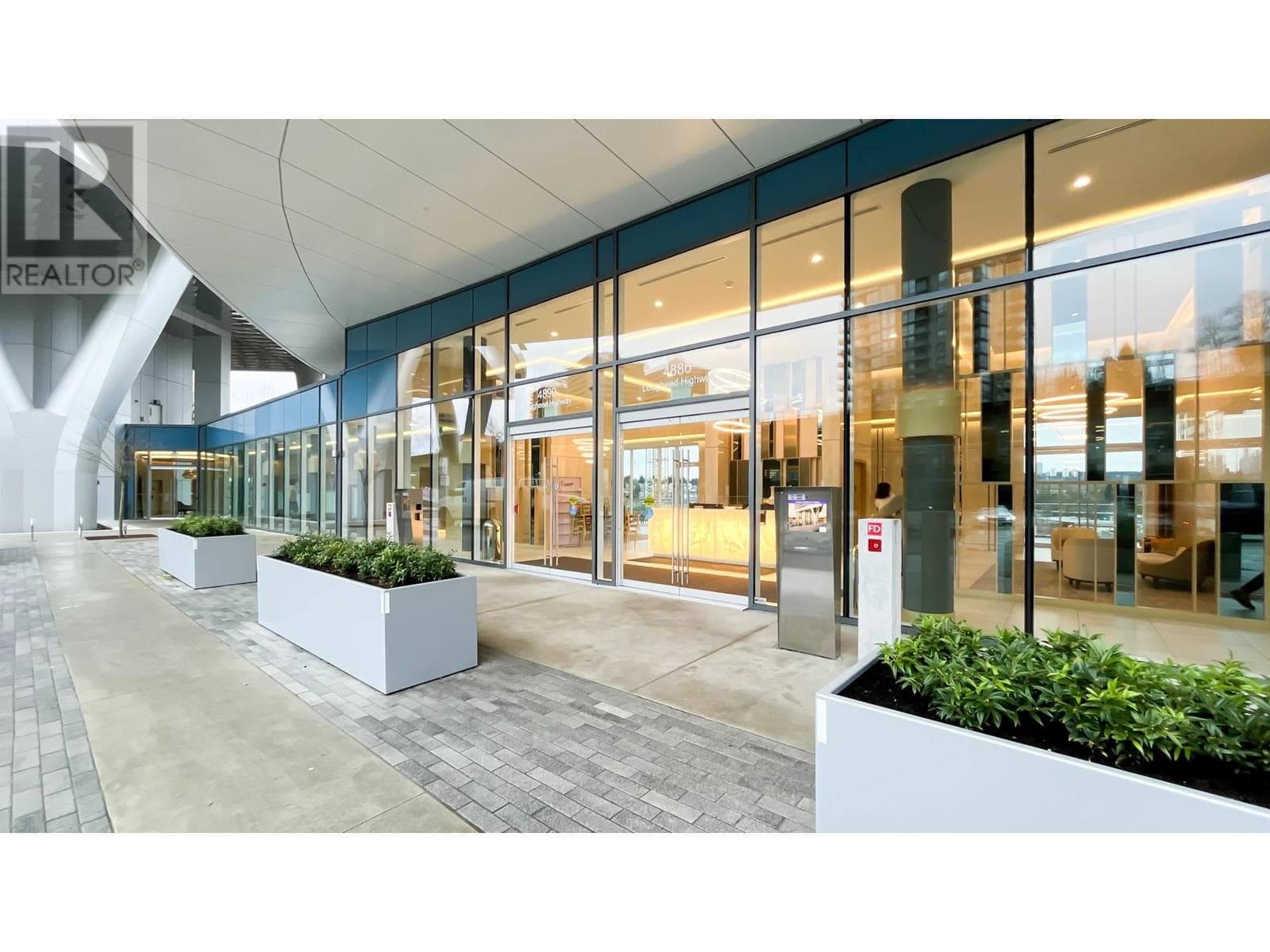 4605 4880 LOUGHEED HIGHWAY