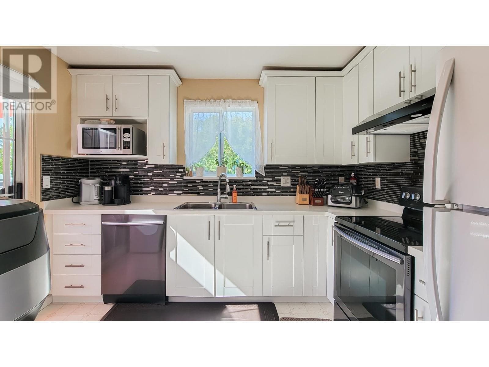 304 2678 DIXON STREET