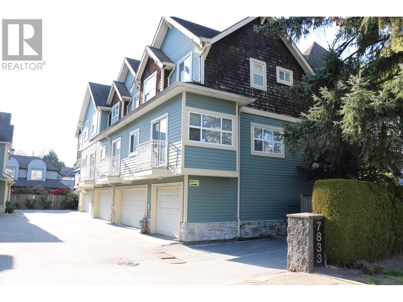 3 7833 ST. ALBANS ROAD