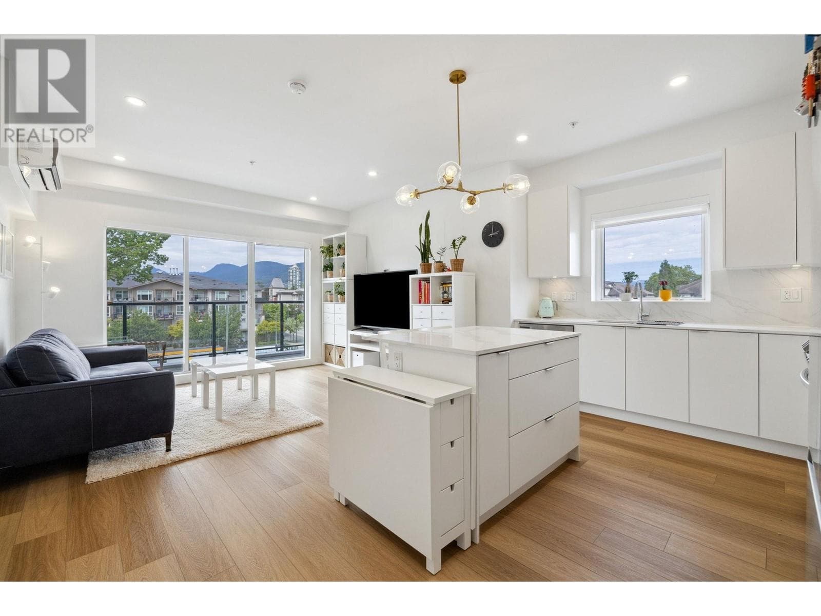 401 2331 KELLY AVENUE