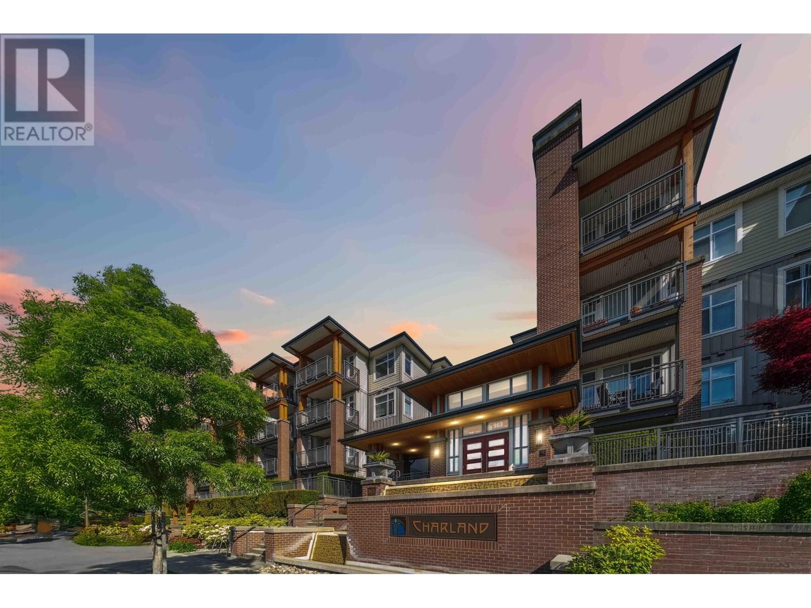 1104 963 CHARLAND AVENUE