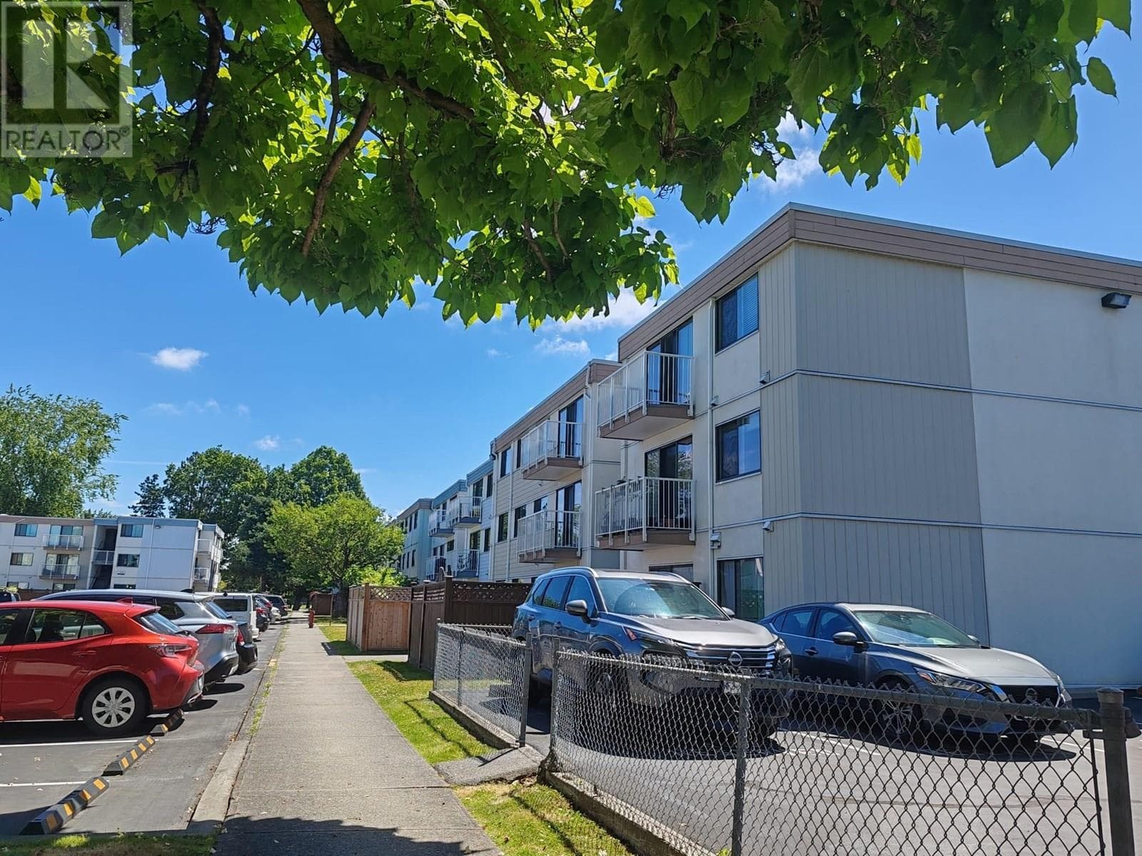 204 7240 LINDSAY ROAD