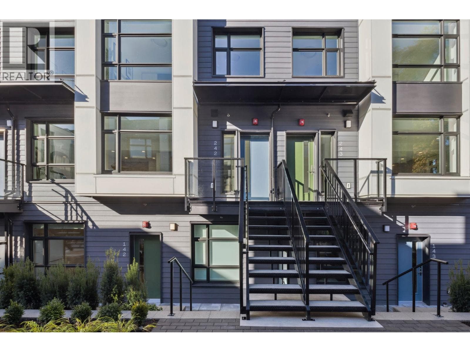 242 1014 W 47TH AVENUE