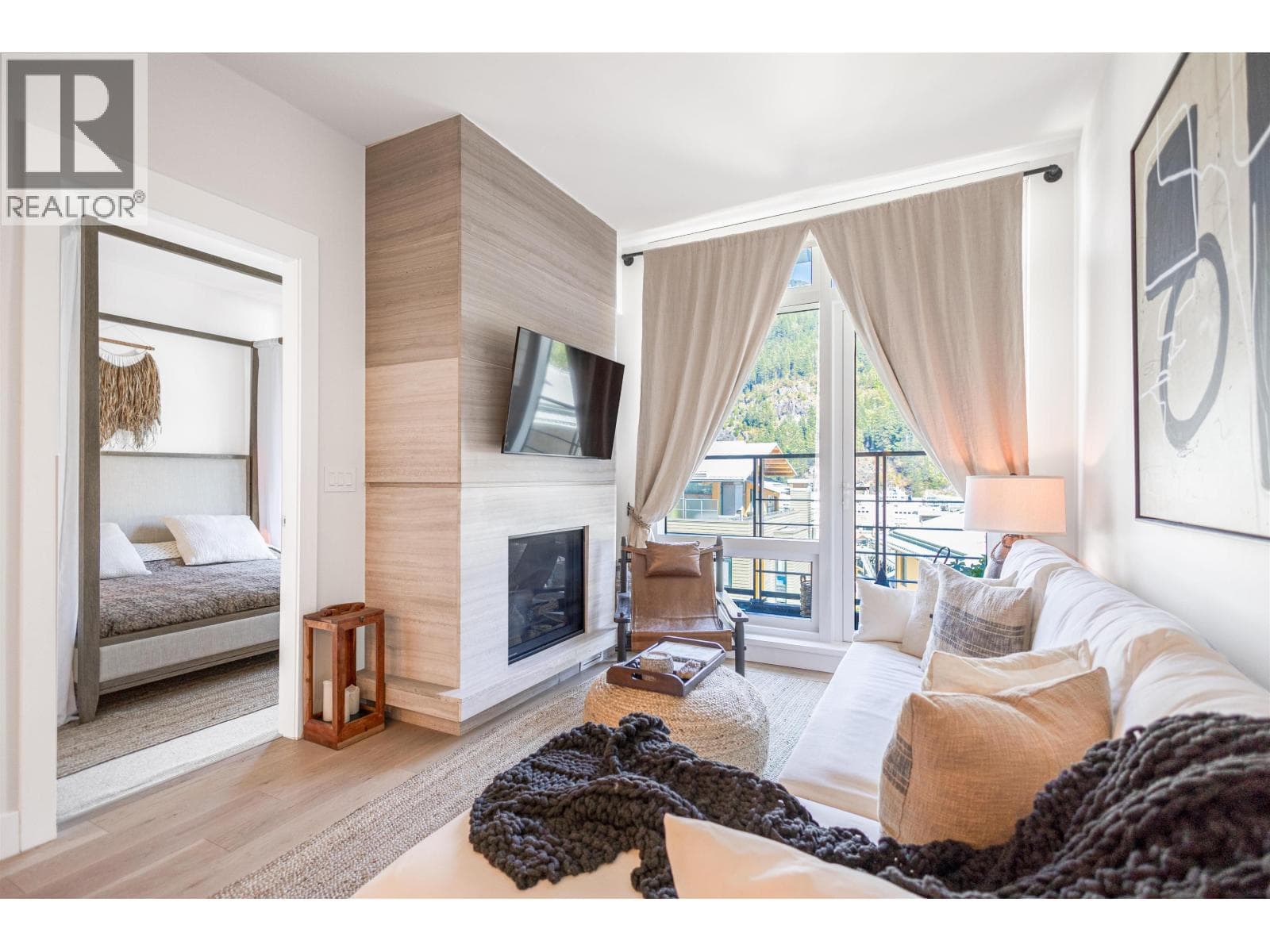 408 6687 NELSON AVENUE