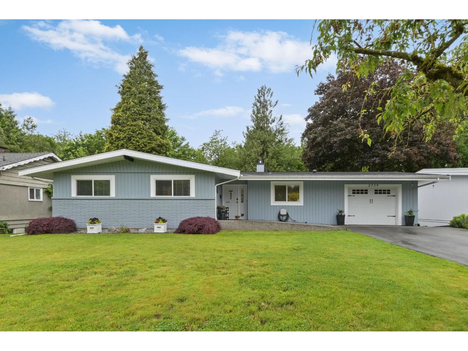 2739 SHEFFIELD WAY