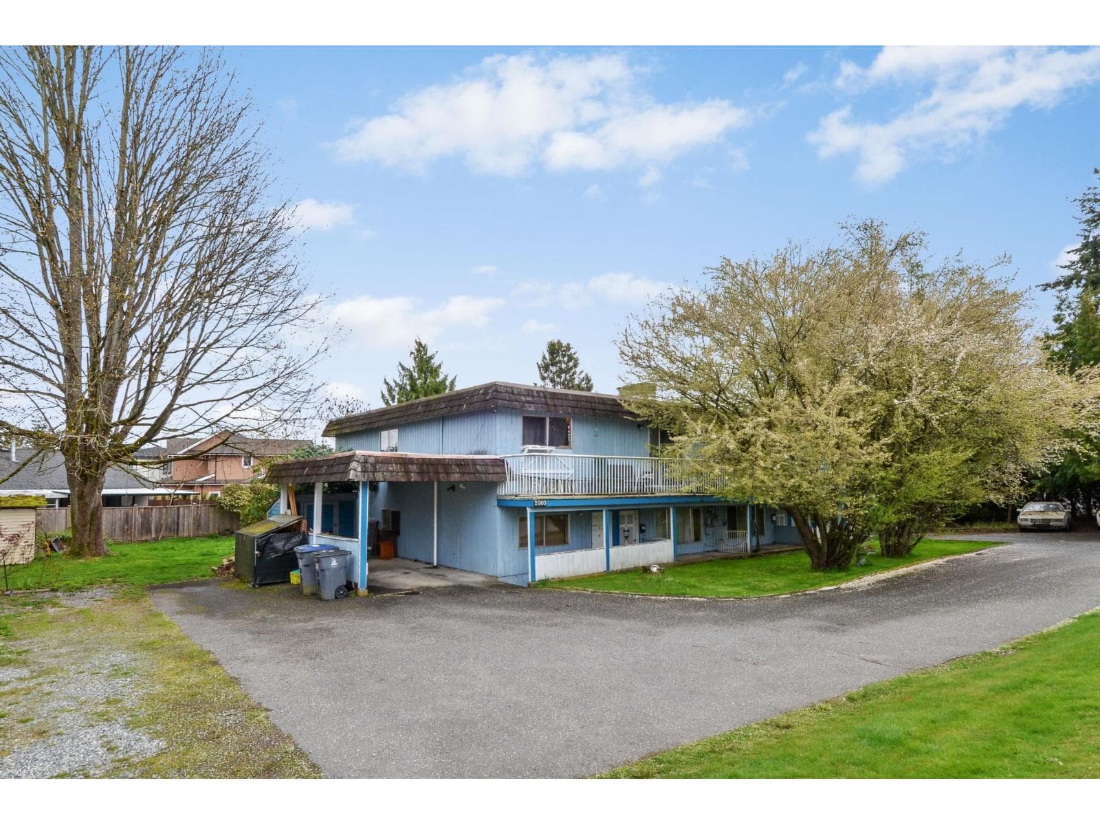 2058 - 2060 156 STREET