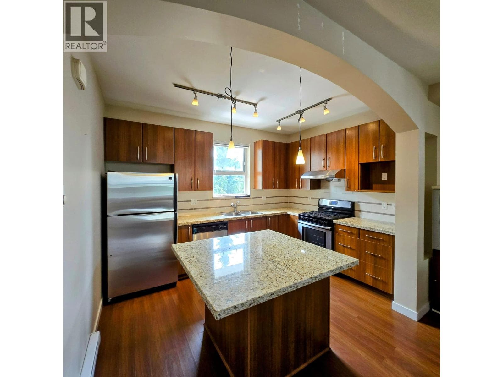 11 9333 FERNDALE ROAD