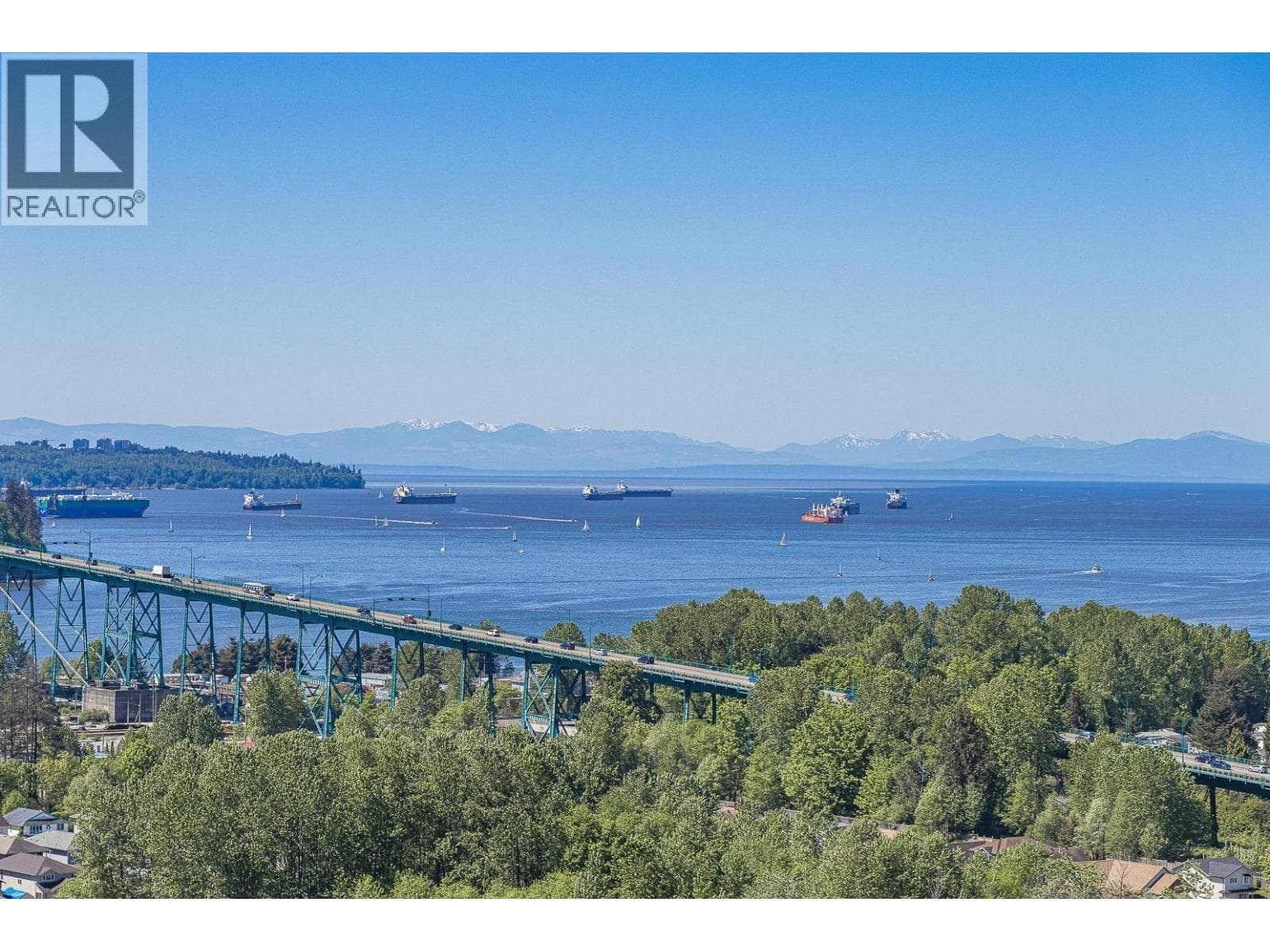 2201 1632 LIONS GATE LANE