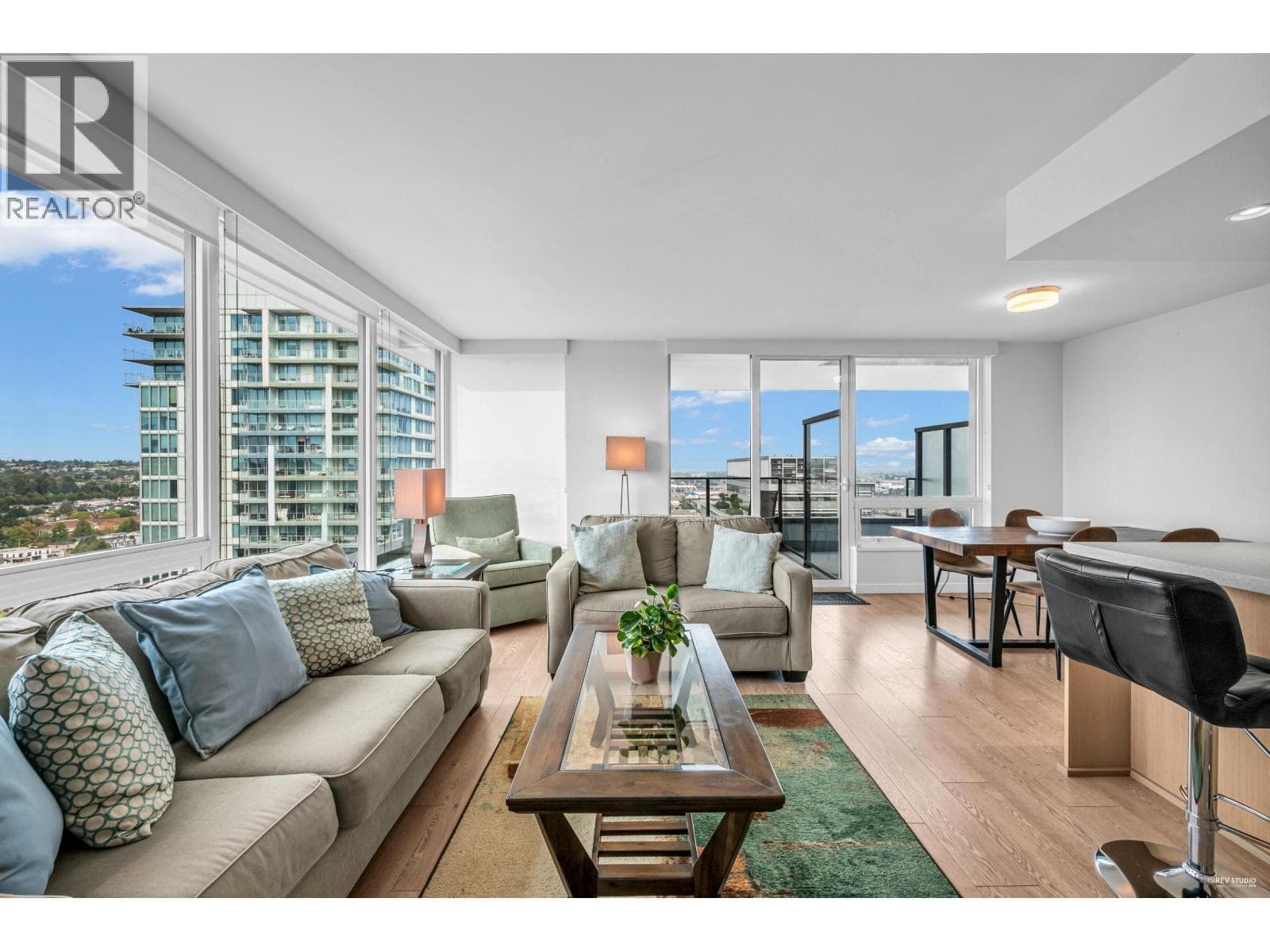 2504 8189 CAMBIE STREET