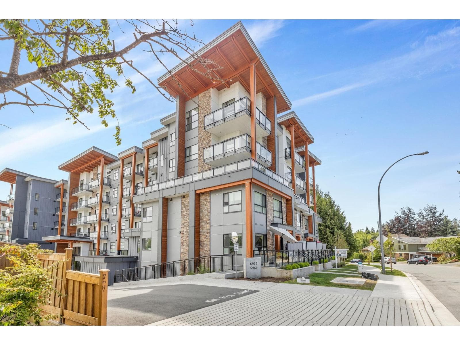 113 6960 NICHOLSON STREET