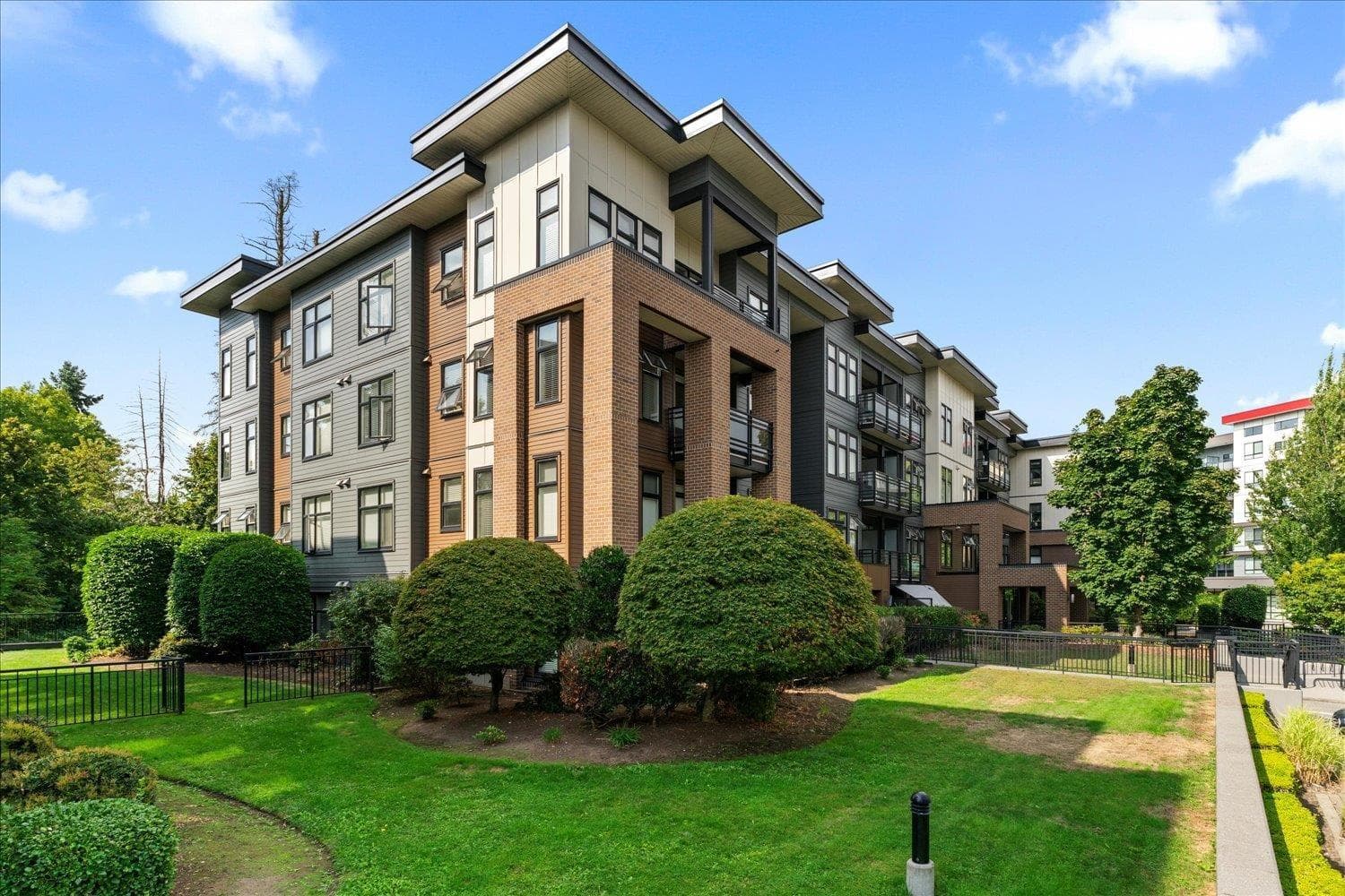 111 20058 FRASER HIGHWAY