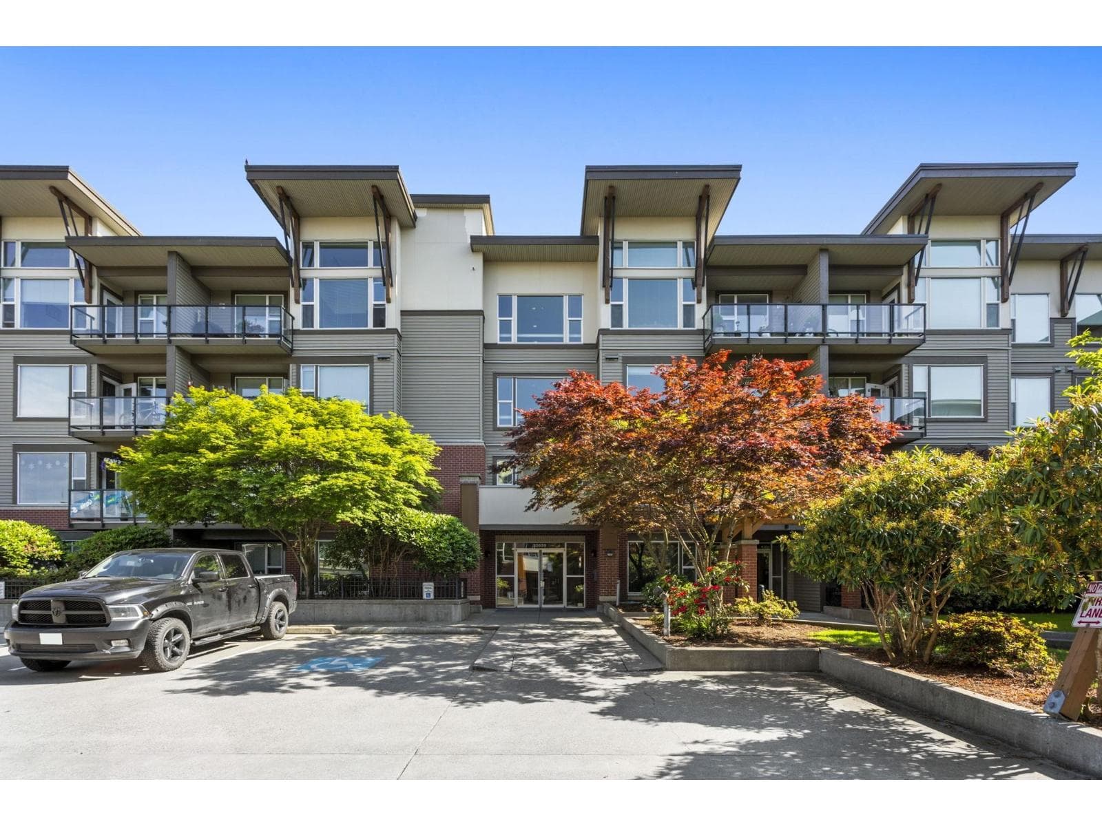 203 33539 HOLLAND AVENUE