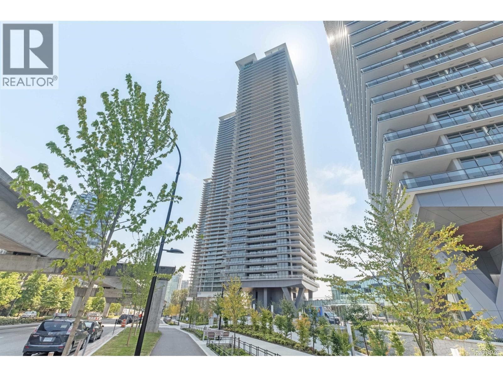 2702 4720 LOUGHEED HIGHWAY