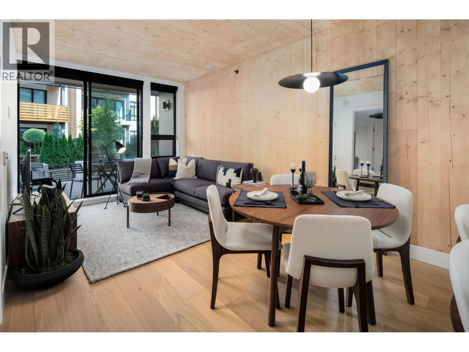 105 310 SALTER STREET