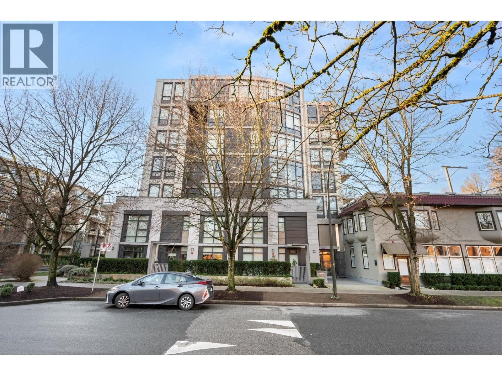 401 2687 MAPLE STREET