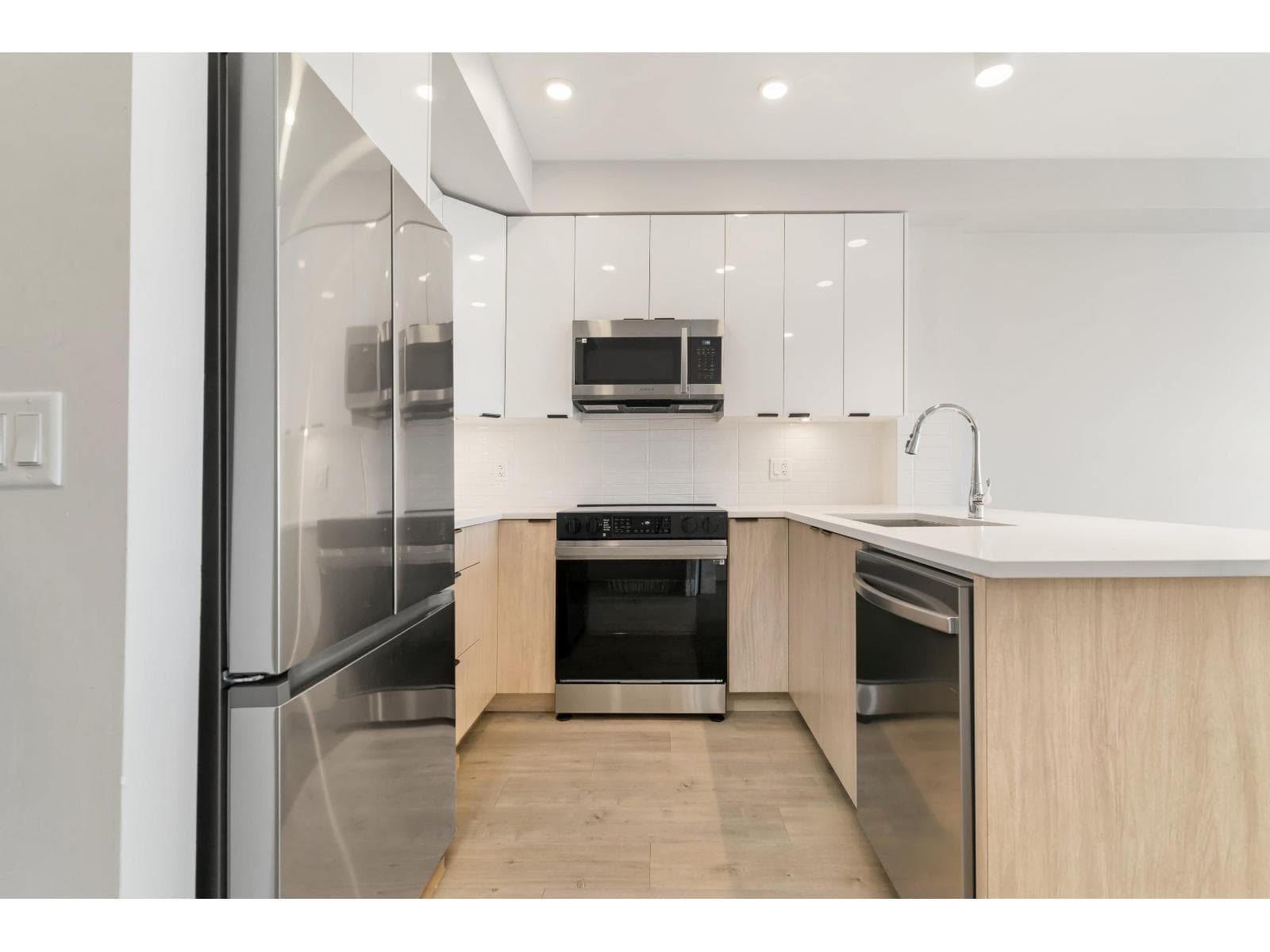 519 20061 FRASER HIGHWAY