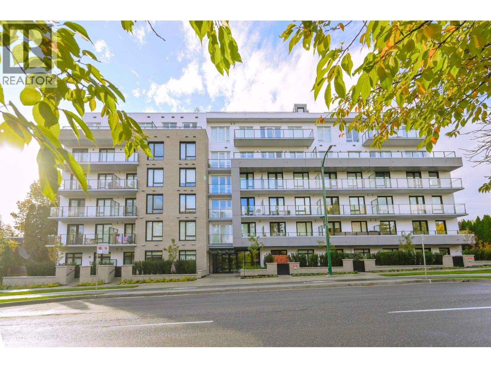 303 6859 CAMBIE STREET