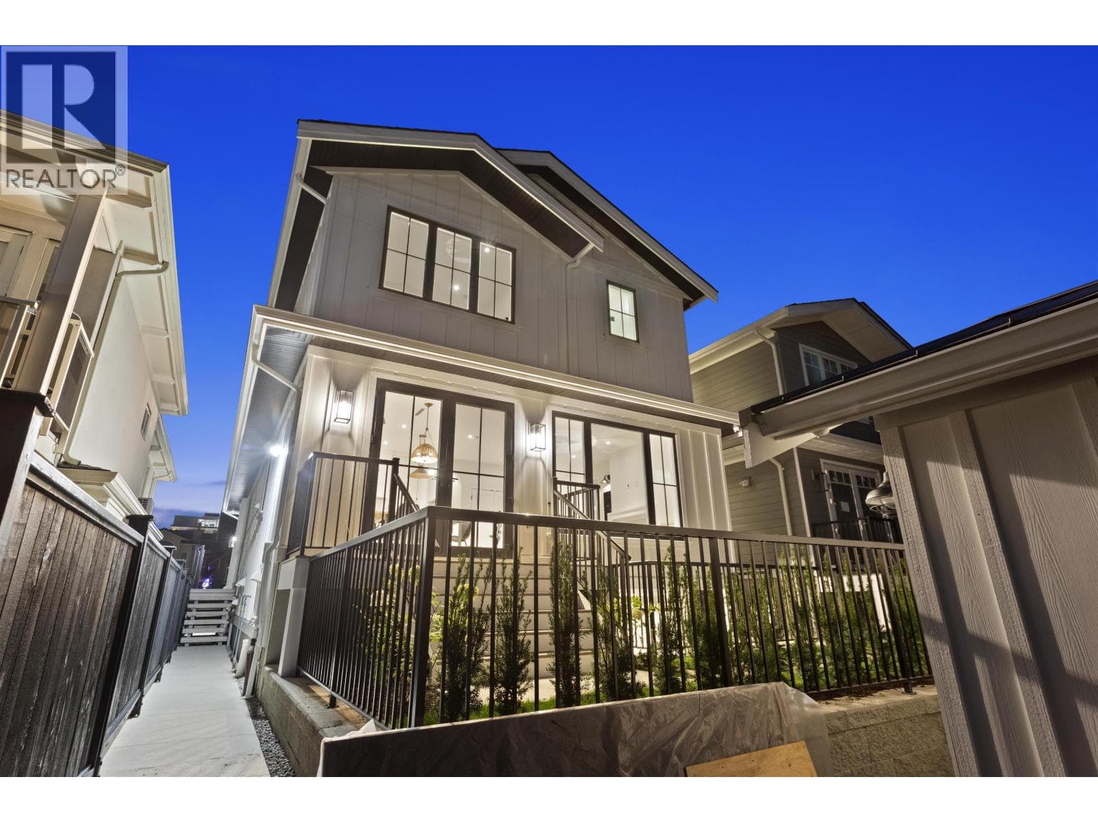 2 4315 ALBERT STREET