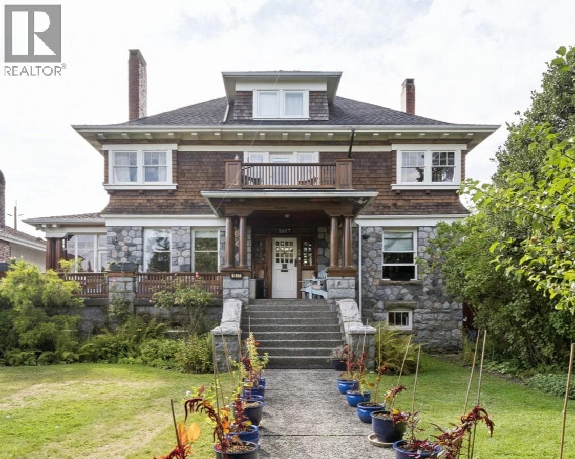 1617 W GRAND BOULEVARD