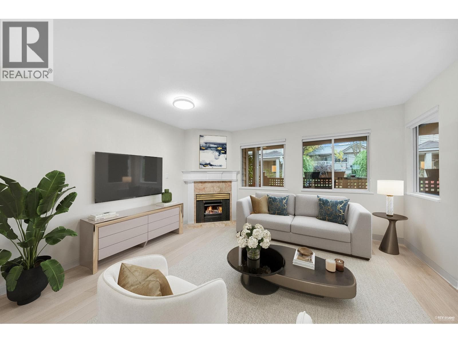 8 815 TOBRUCK AVENUE