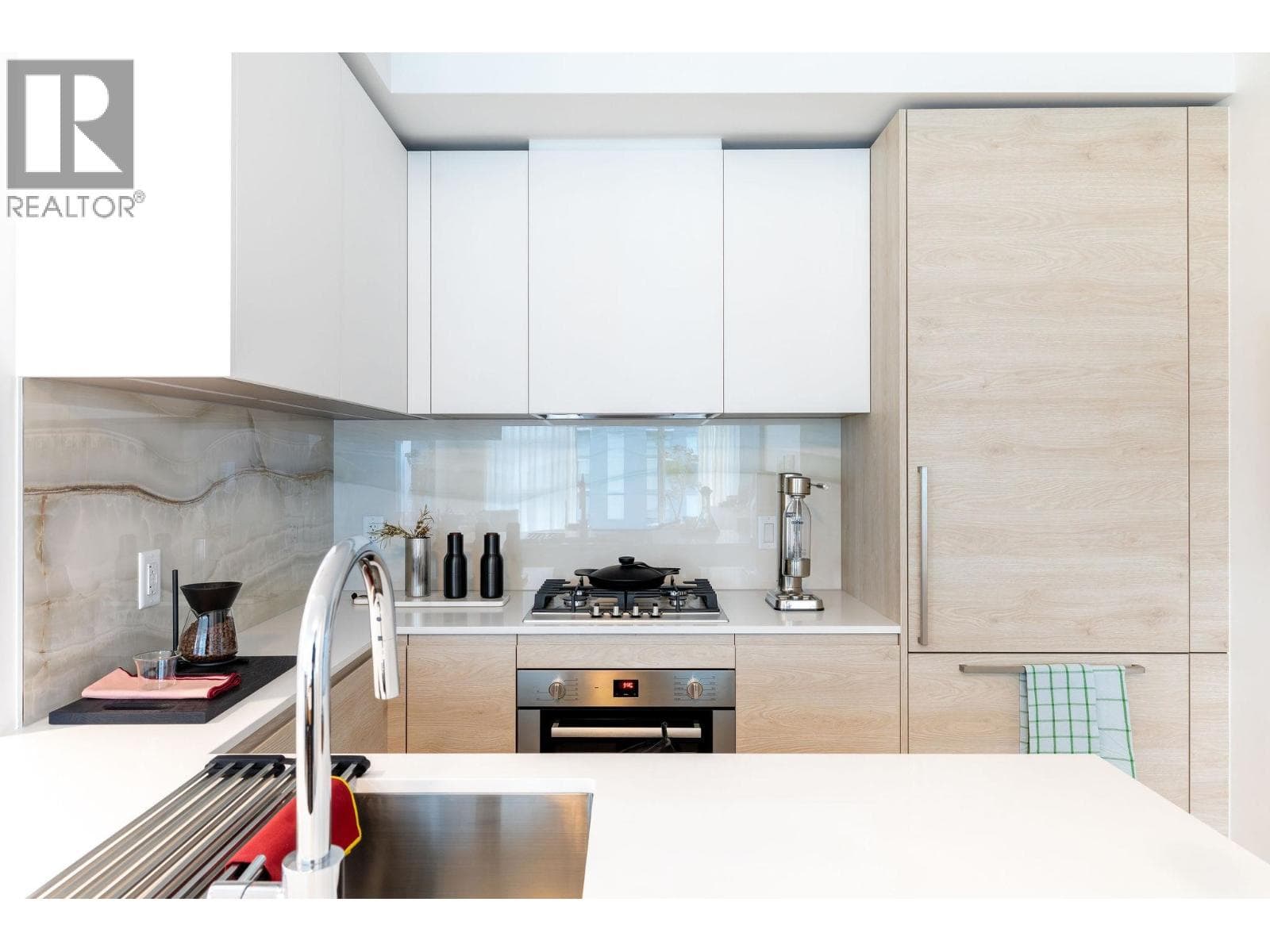 2806 660 QUAYSIDE DRIVE