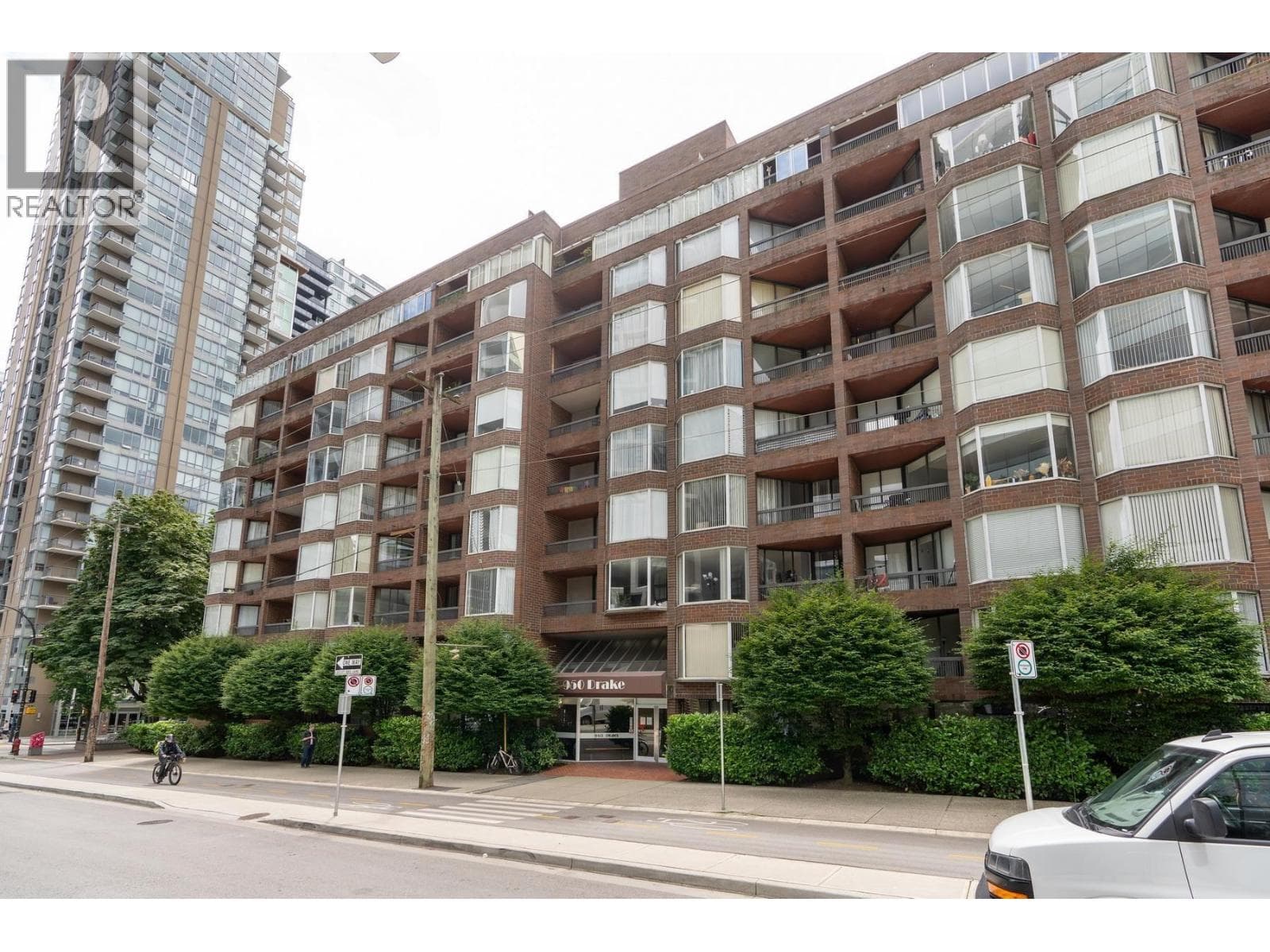 707 950 DRAKE STREET