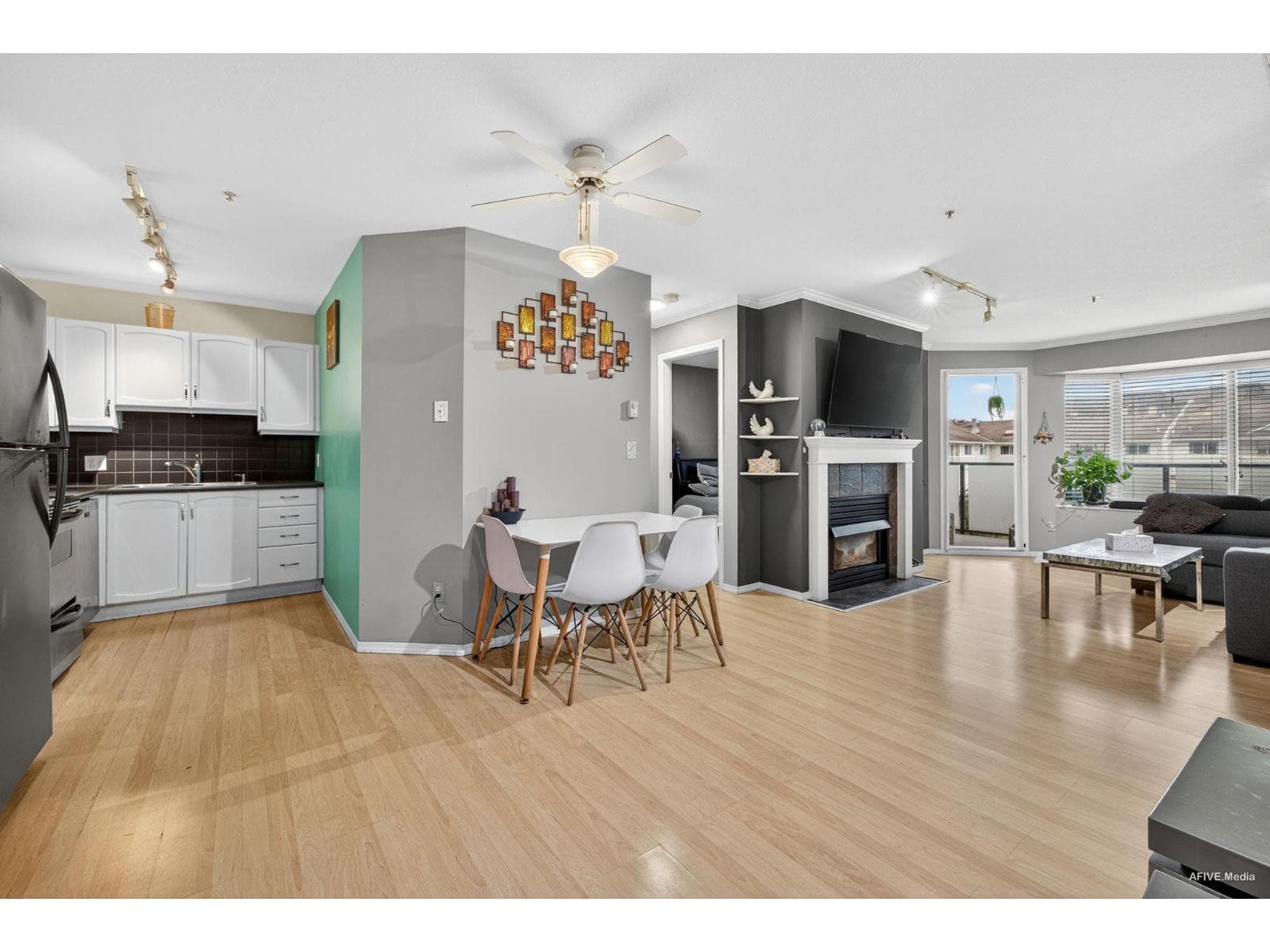 307 2958 TRETHEWEY STREET