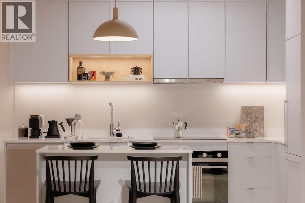 201 3633 WILLINGDON AVENUE