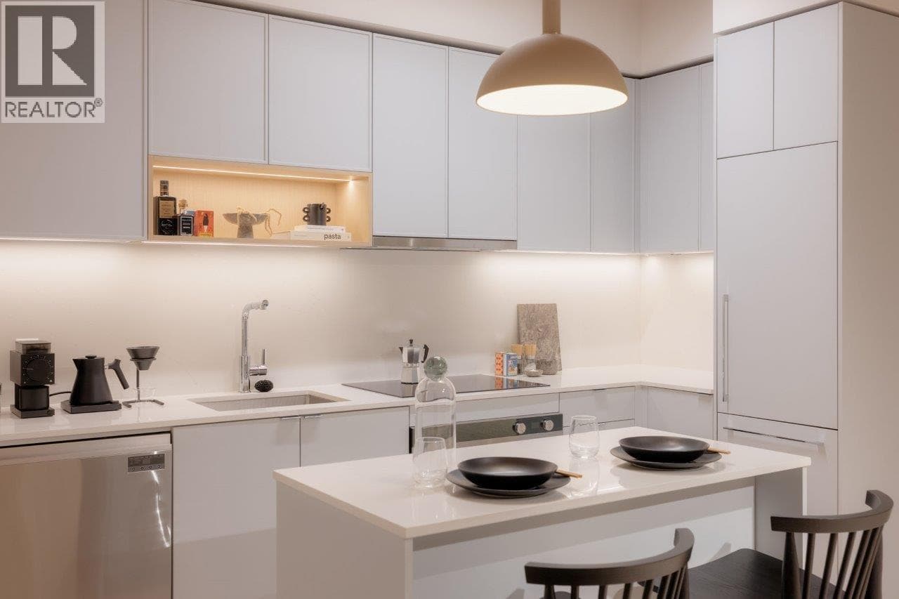 104 3633 WILLINGDON AVENUE