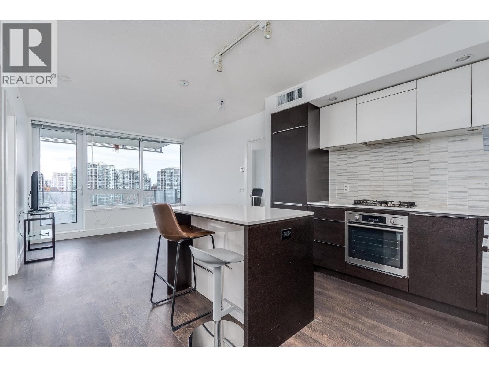 903 5233 GILBERT ROAD