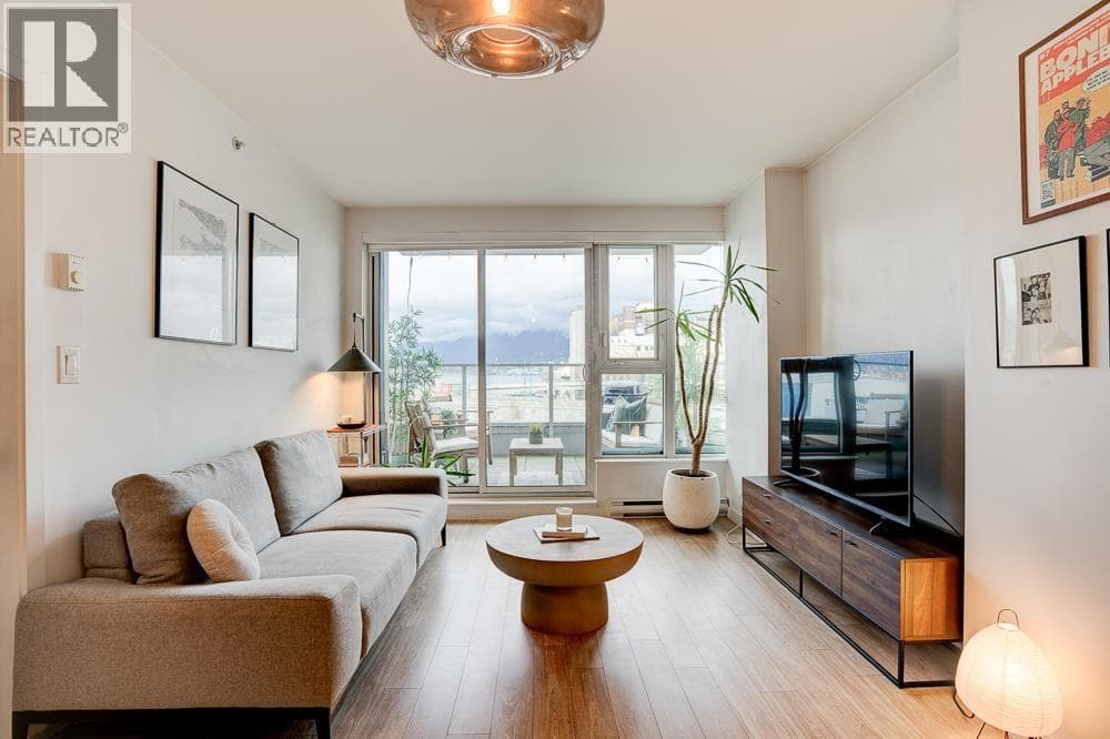 201 983 E HASTINGS STREET