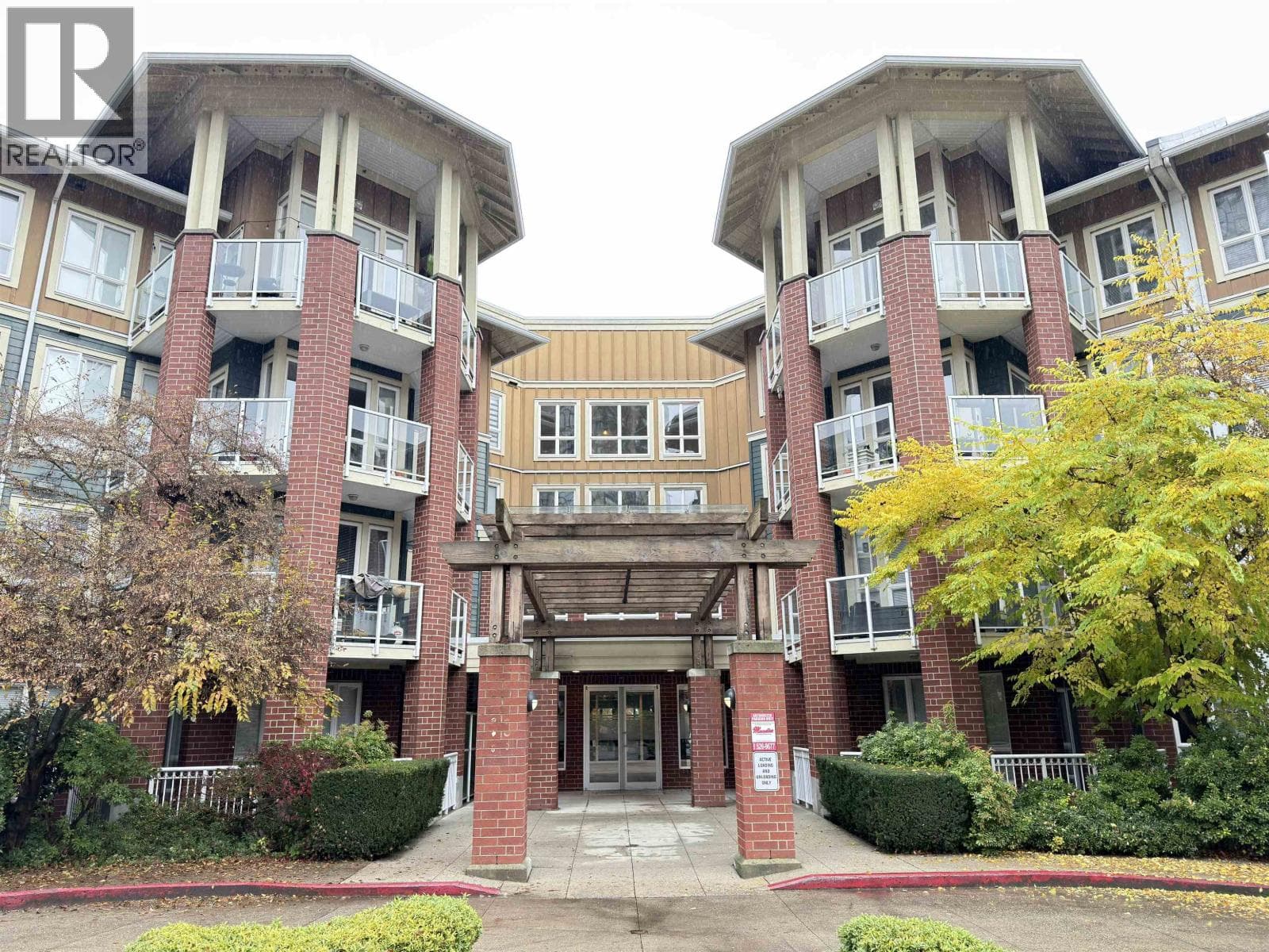 307 14 E ROYAL AVENUE