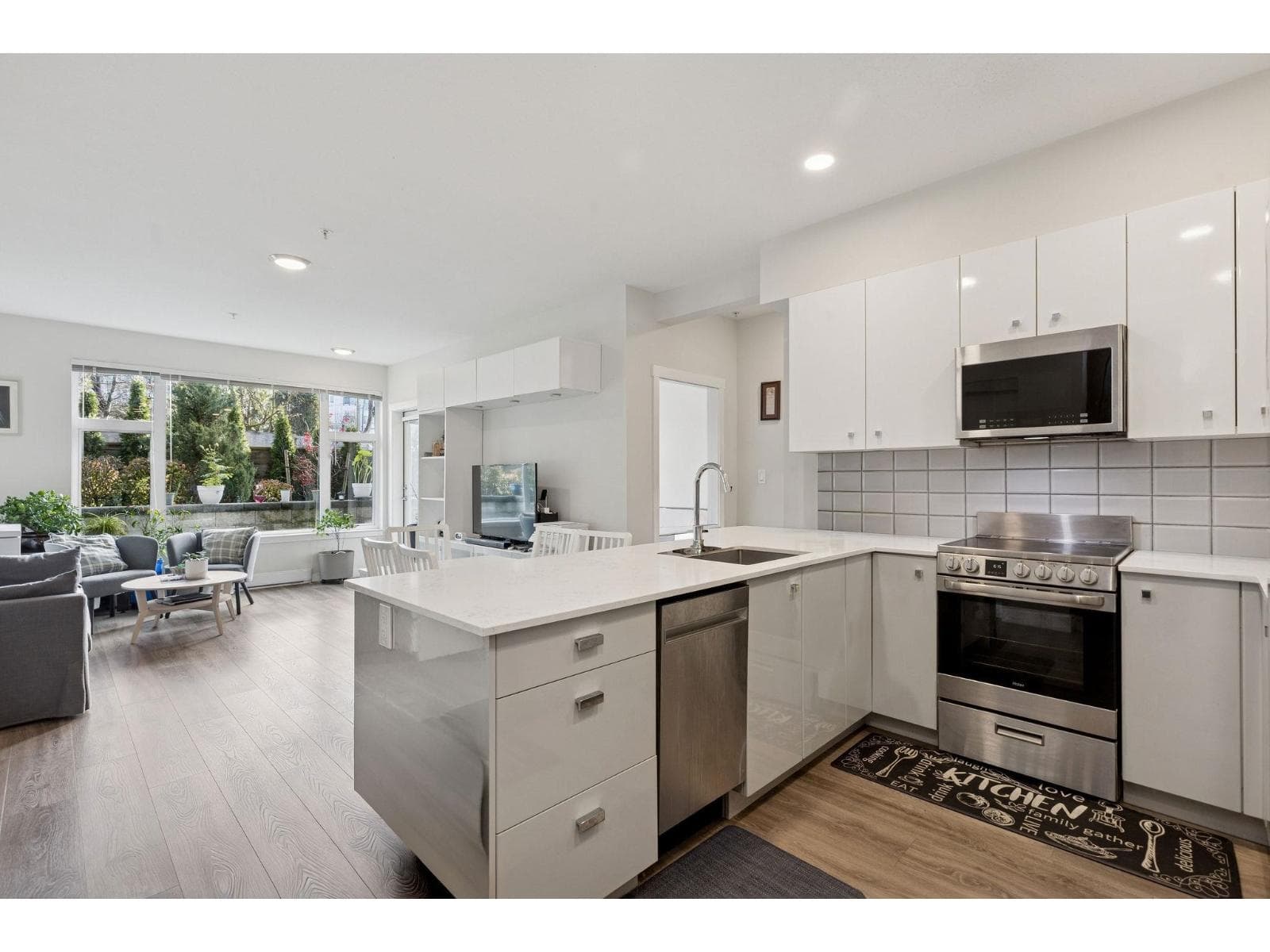 124 10838 WHALLEY BOULEVARD