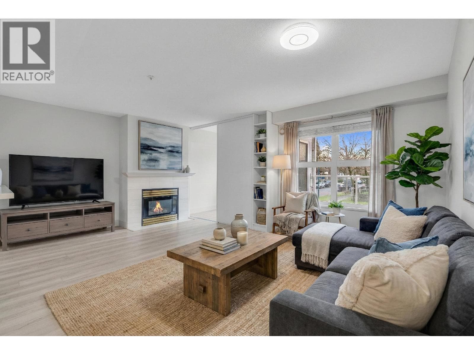 205 2965 HORLEY STREET