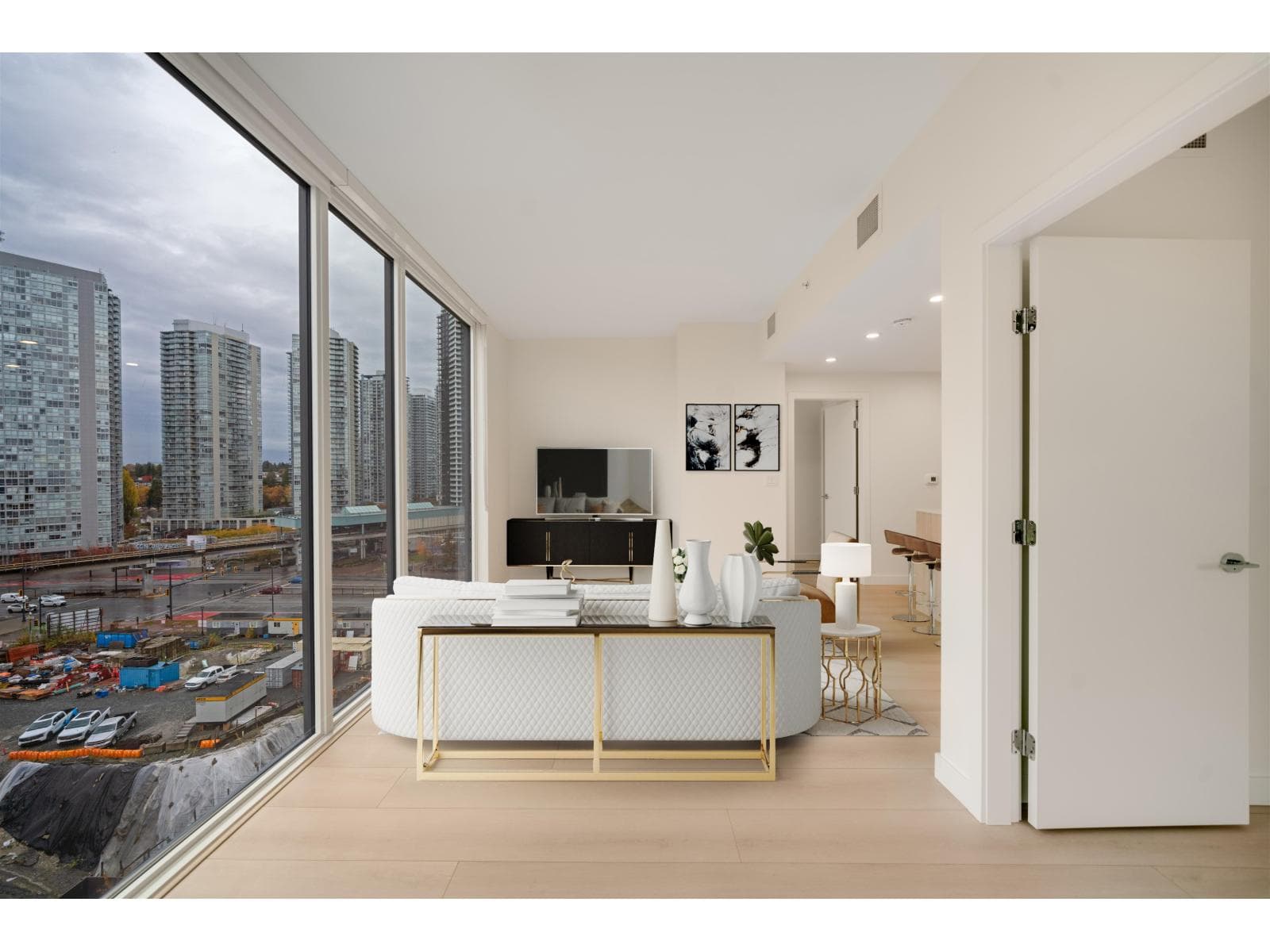 808 13573 98A AVENUE