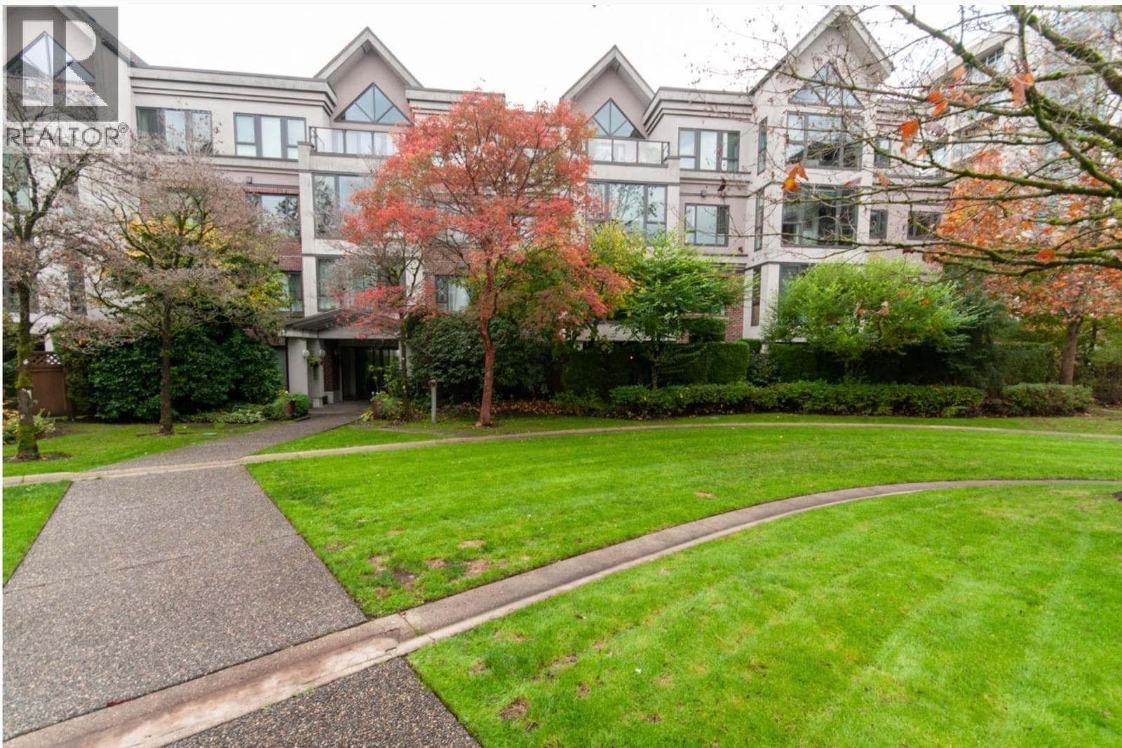 309 175 E 10TH STREET