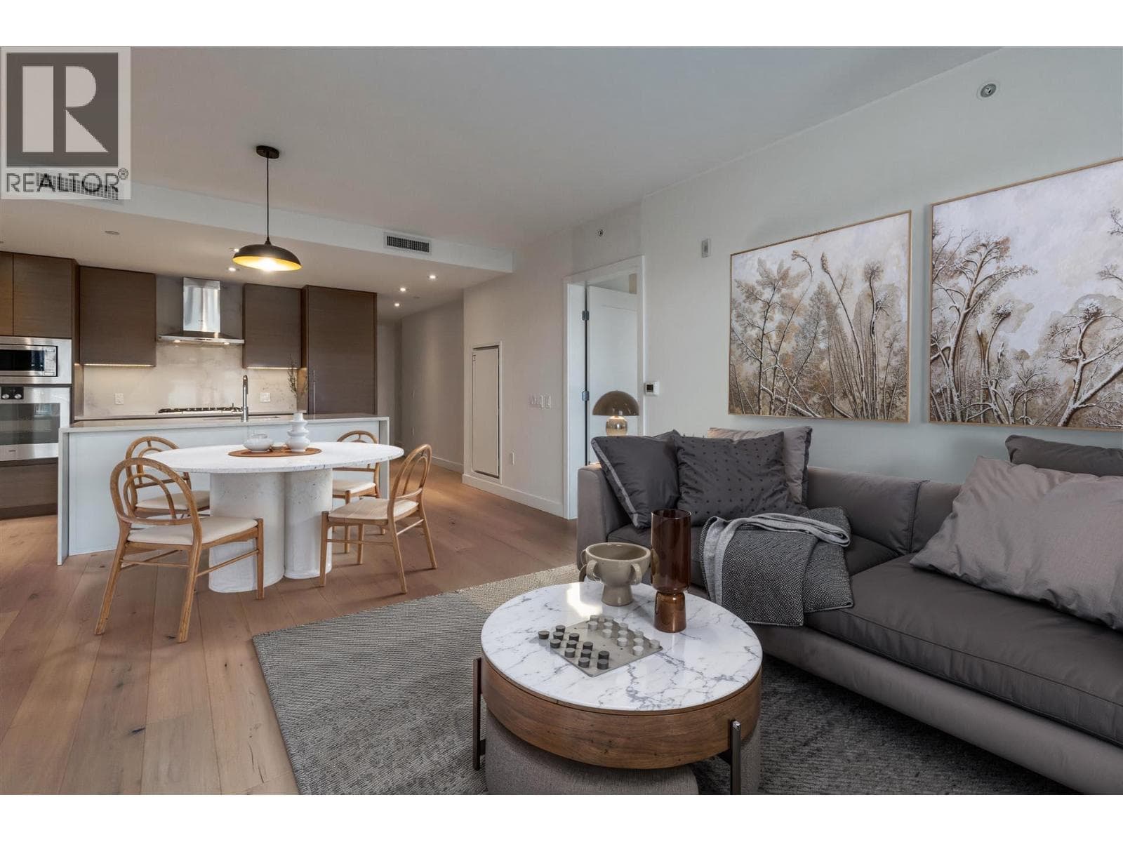 207 5693 ELIZABETH STREET