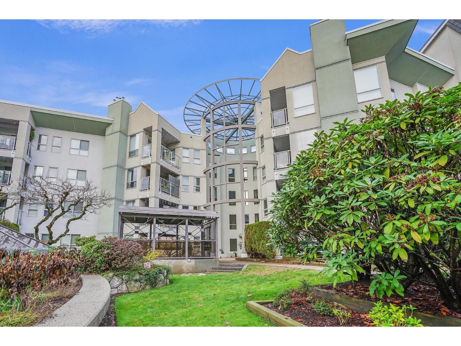 108 2585 WARE STREET