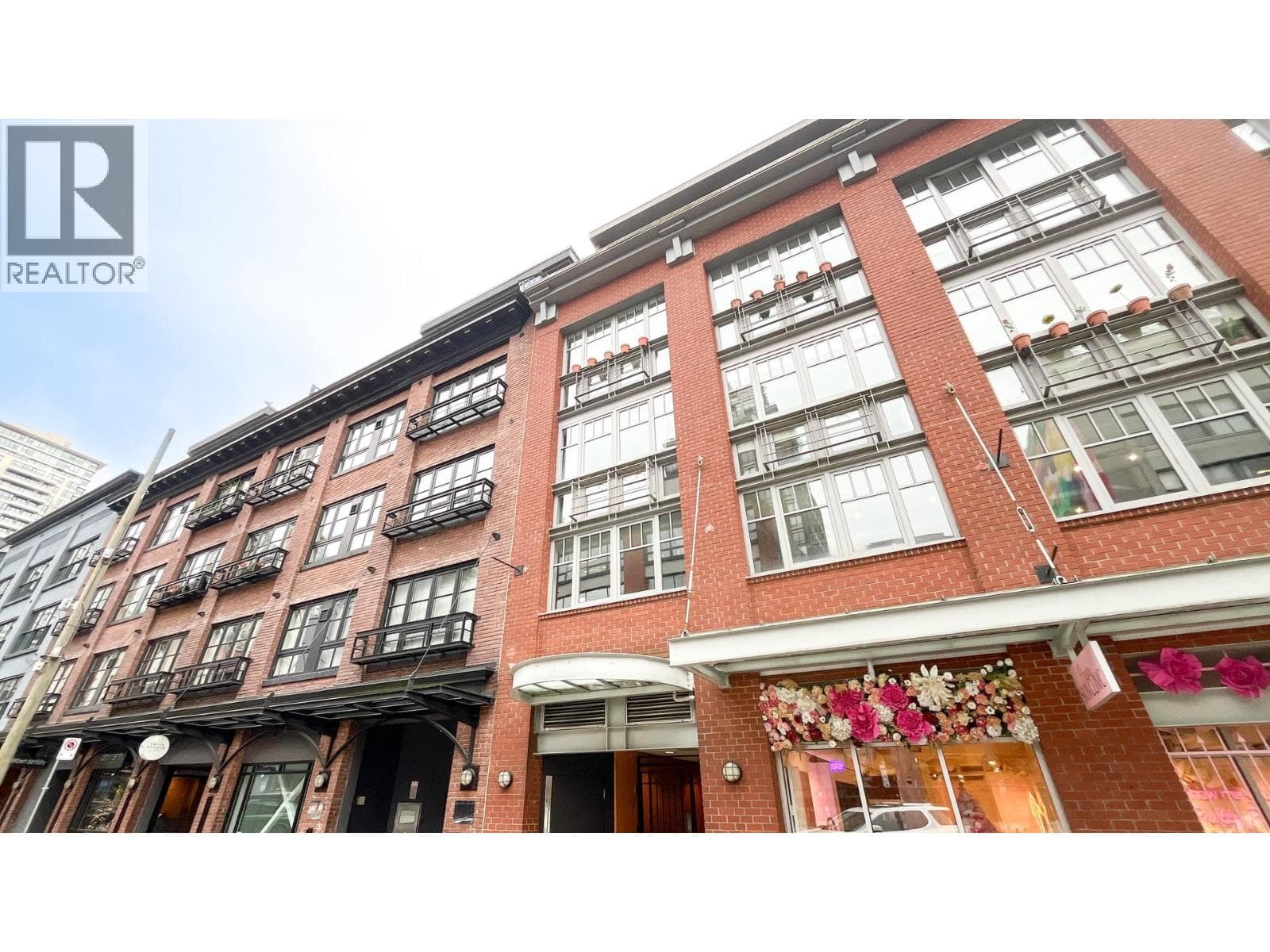 306 1072 HAMILTON STREET