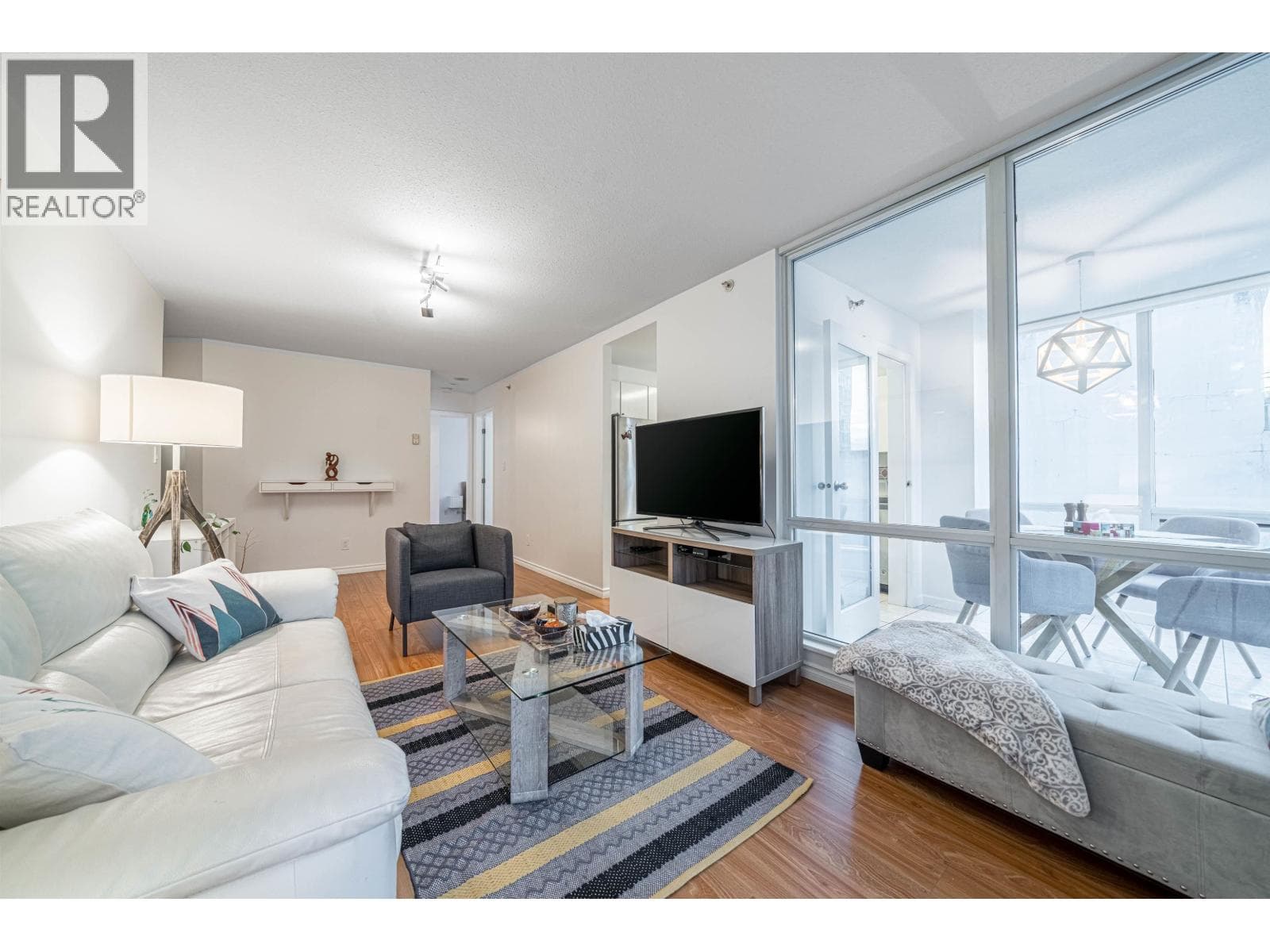 903 1166 MELVILLE STREET