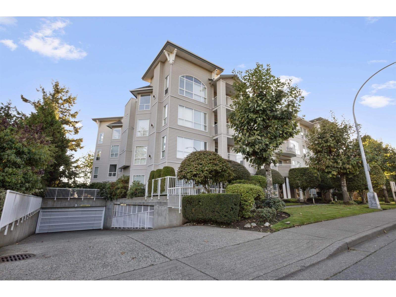 206 32120 MT WADDINGTON AVENUE