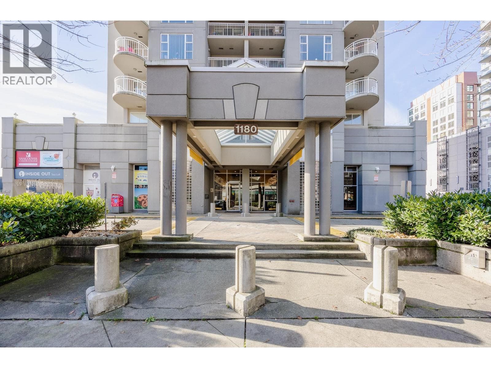 PH1 1180 PINETREE WAY