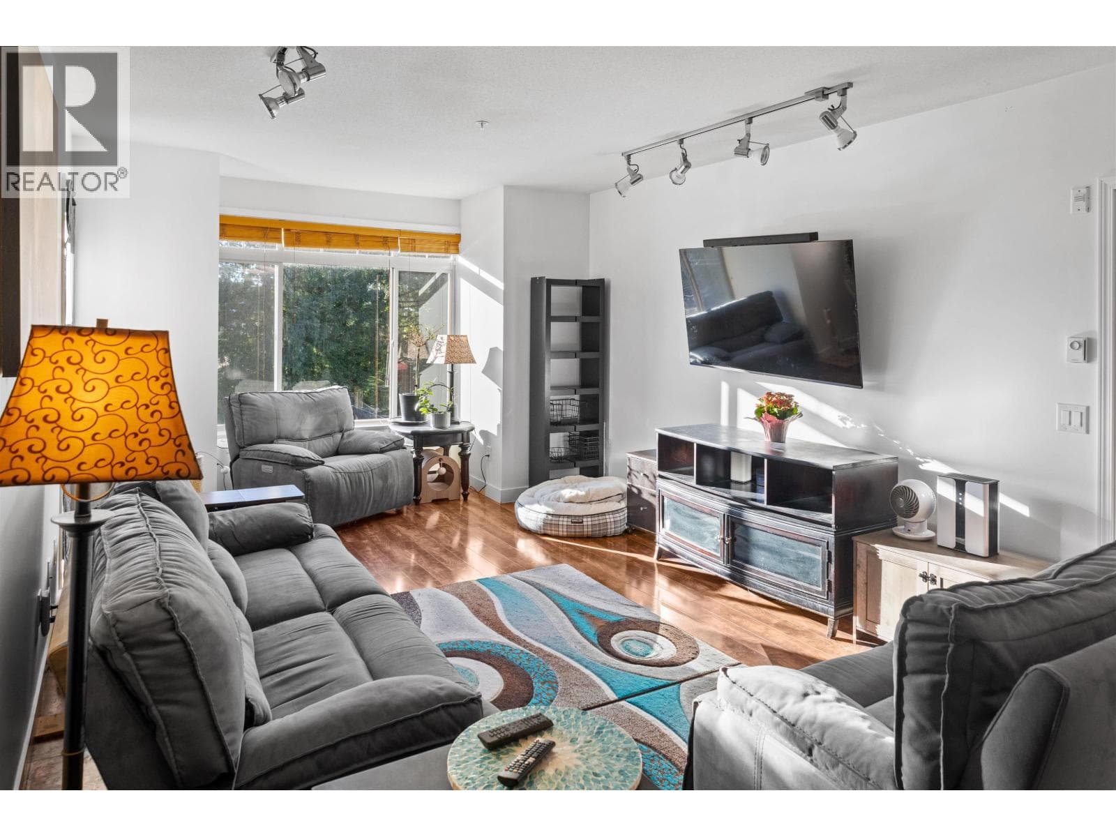 301 11887 BURNETT STREET