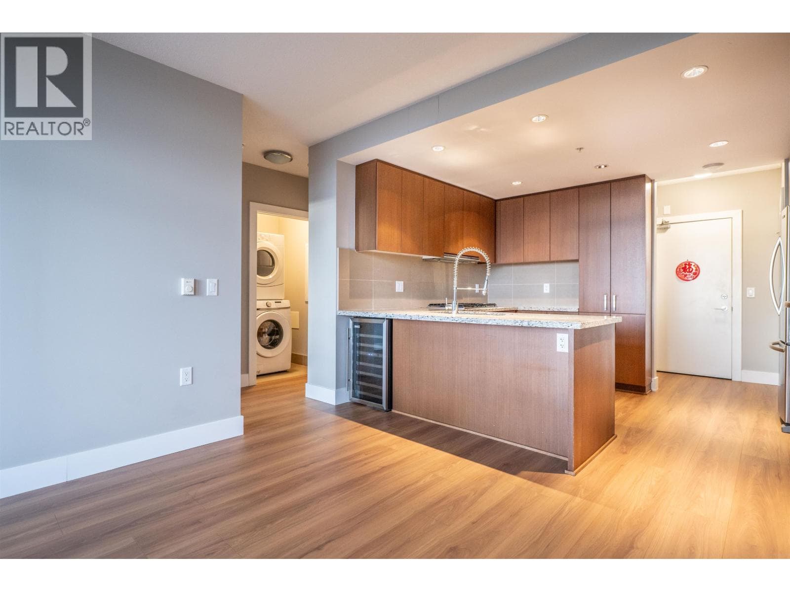 1209 1155 THE HIGH STREET