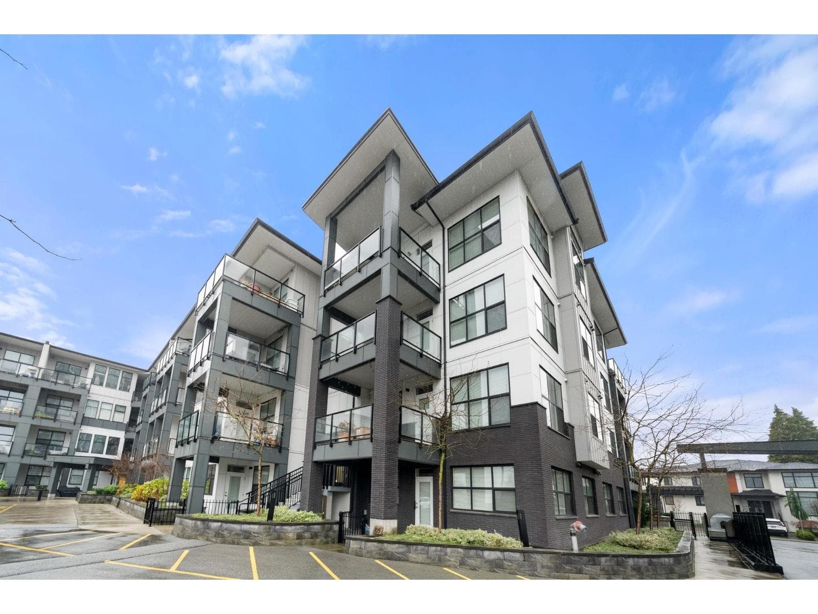 312 2120 GLADWIN ROAD