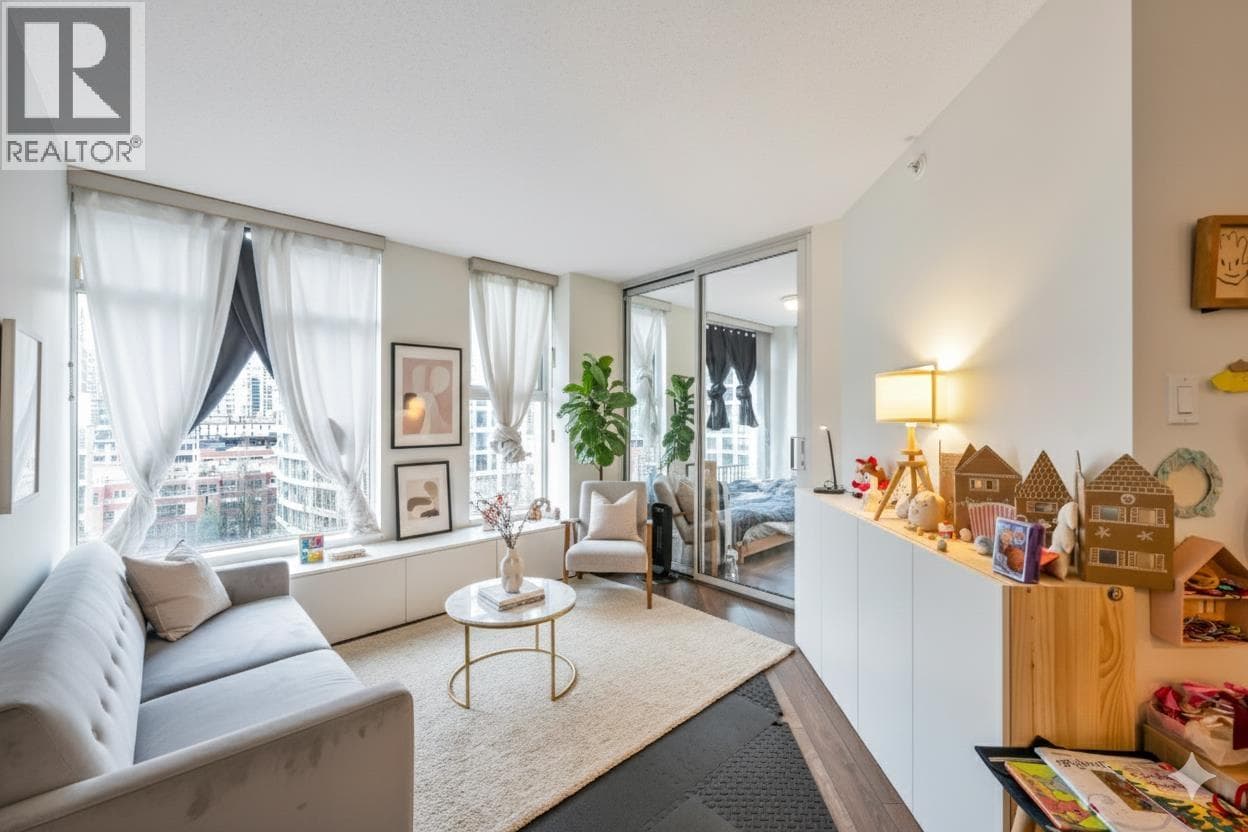 1001 1009 EXPO BOULEVARD