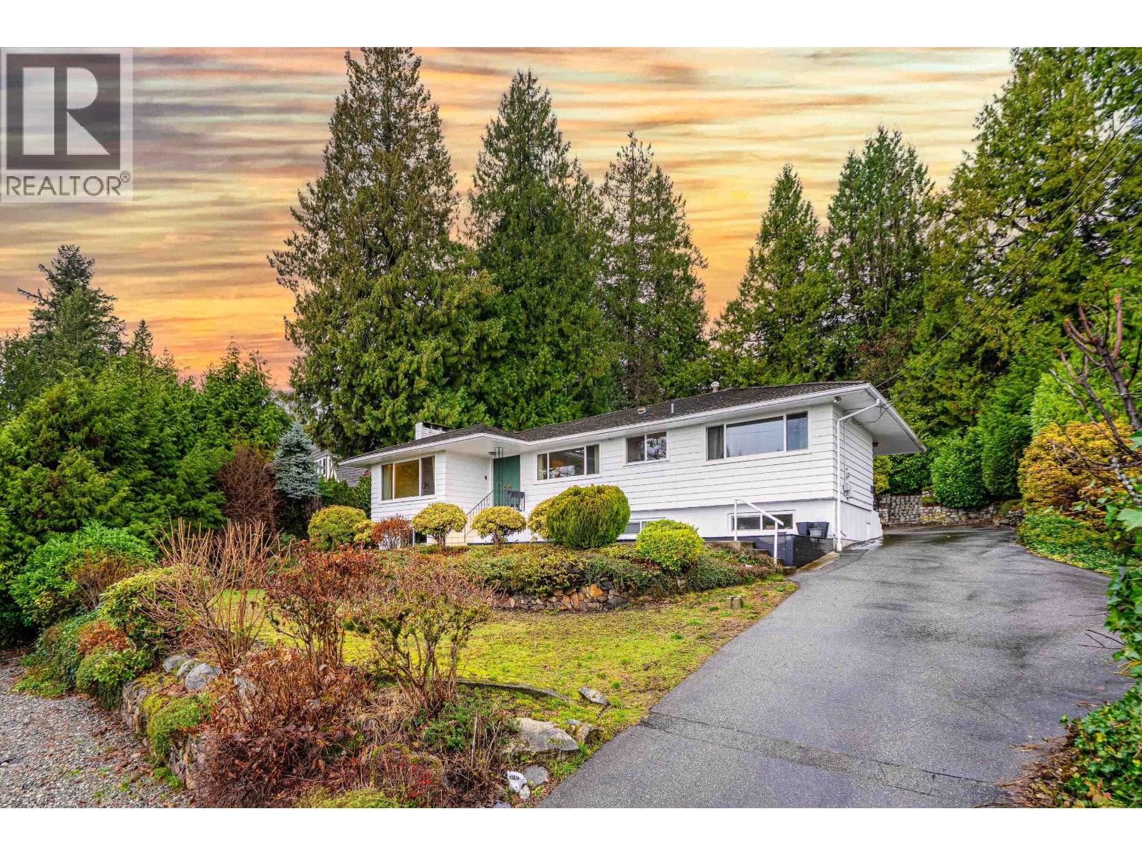 1895 ROSEBERY AVENUE