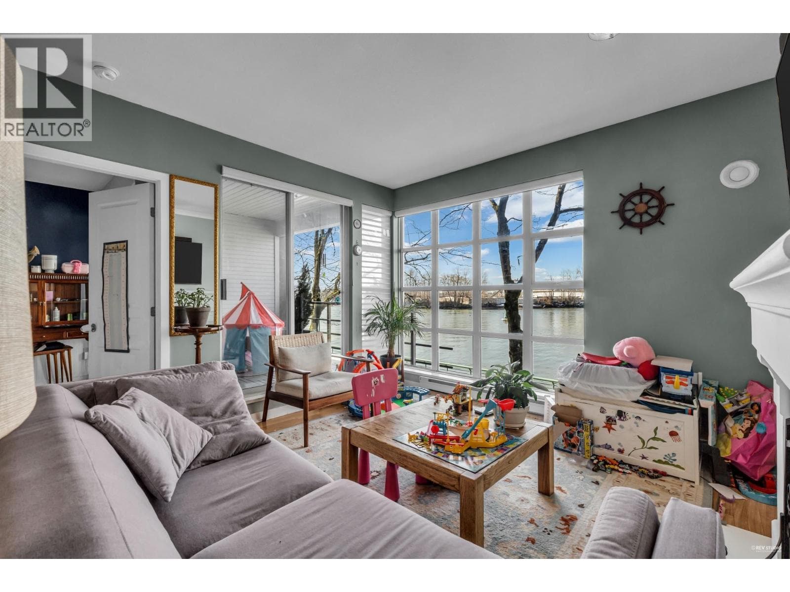 208 2020 E KENT AVENUE SOUTH