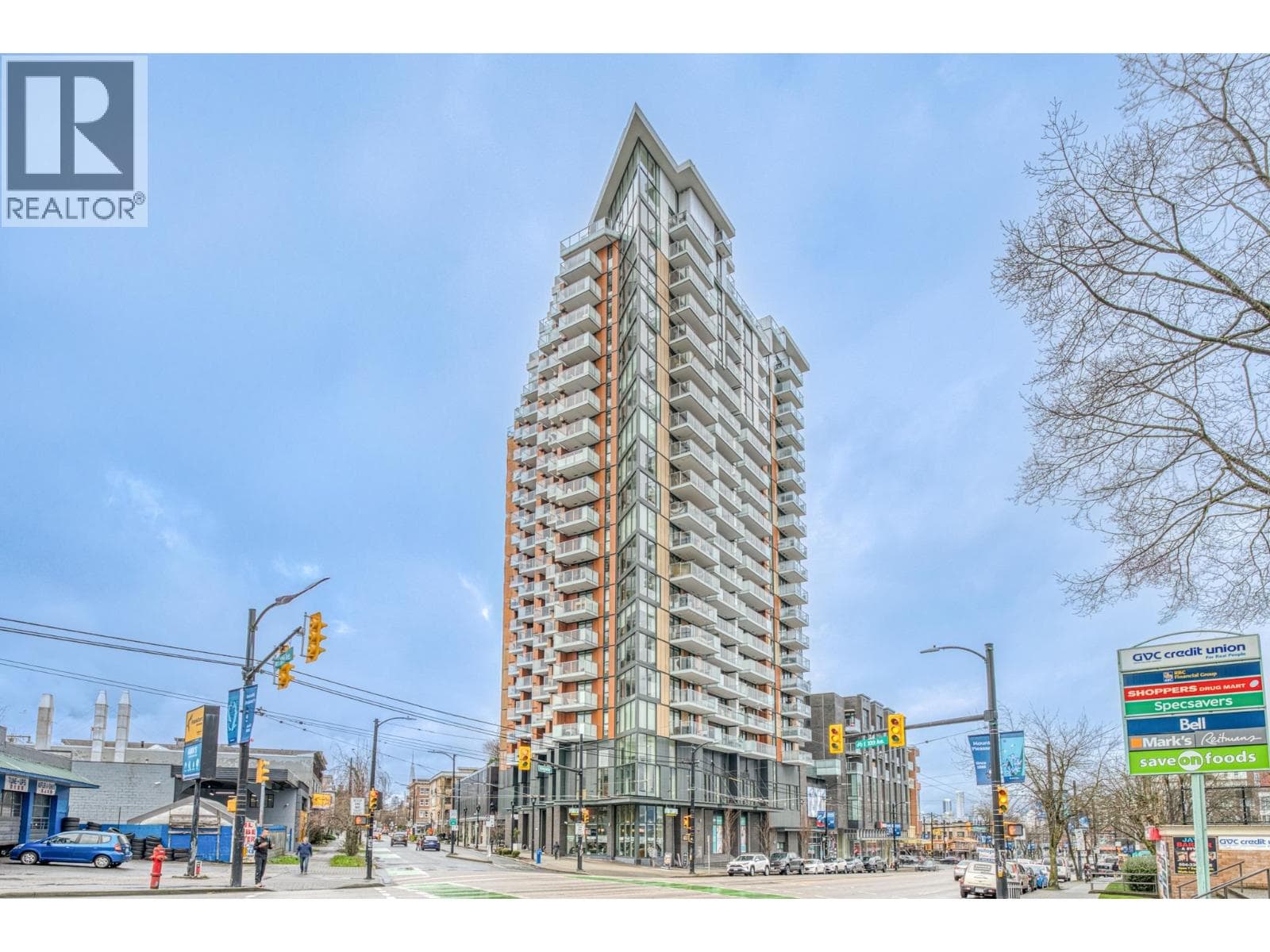 1806 285 E 10TH AVENUE