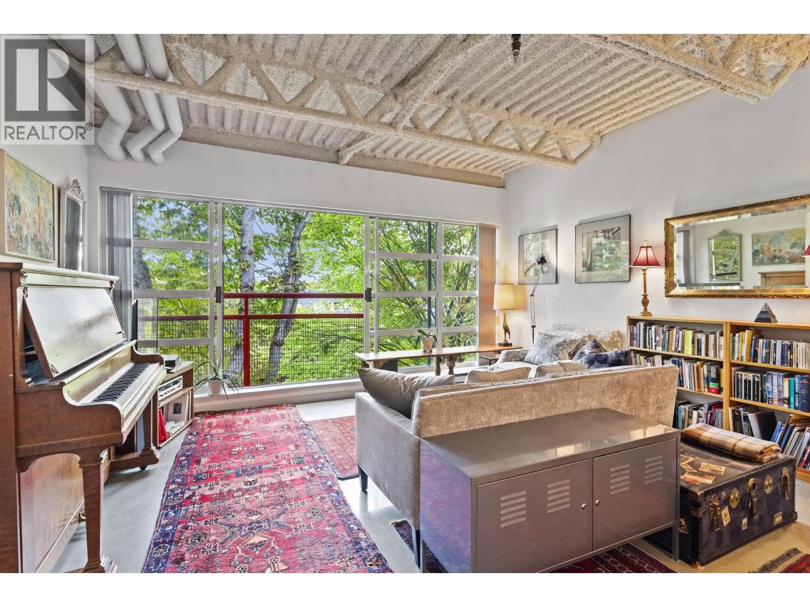 424 350 E 2ND AVENUE